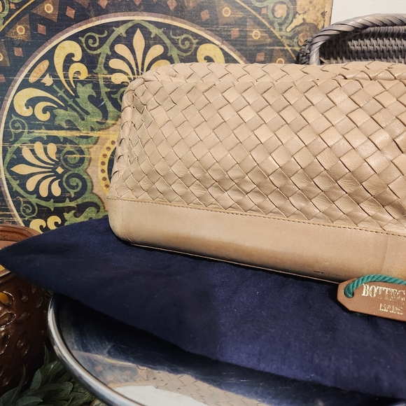 Bottega Vaneta Pouch - Picture 2 of 14